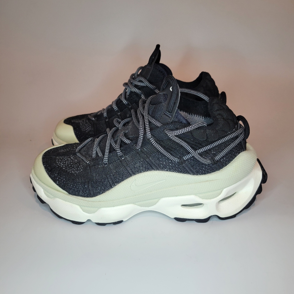 Nike Airmax Flyknit Venture Size 7 In Womens